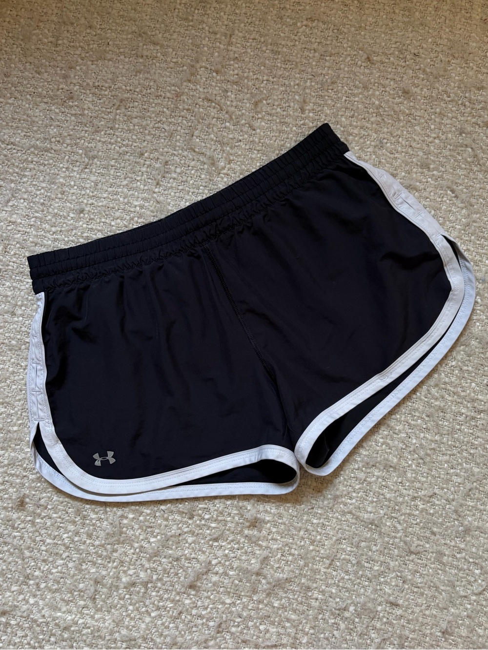 ⚽️ UNDER ARMOUR WOMENS SIZE SMALL BLACK HEAT GEAR ATHLETIC SHORTS